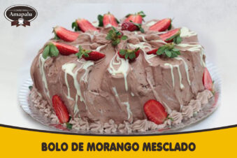 Bolo de Morango Mesclado